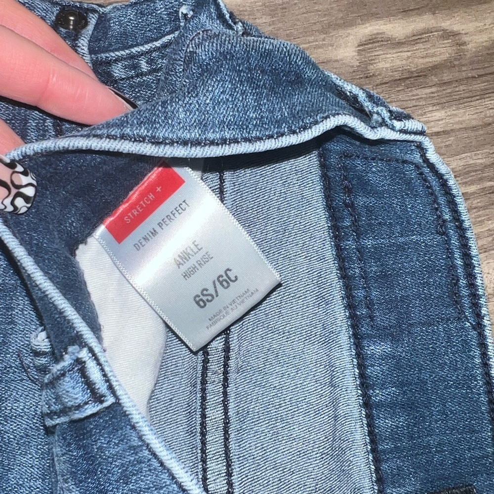Express Stetch + Ankle High Rise Jeans in the size 6S - Picture 3 of 4